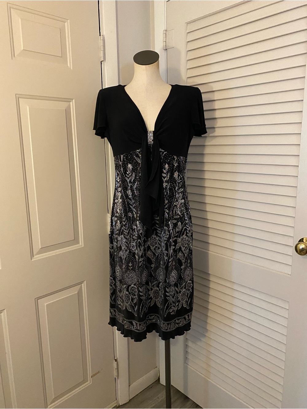Vintage 1990’s R&M Richards Black Dress with Silver Metallic Accents- Size 12
